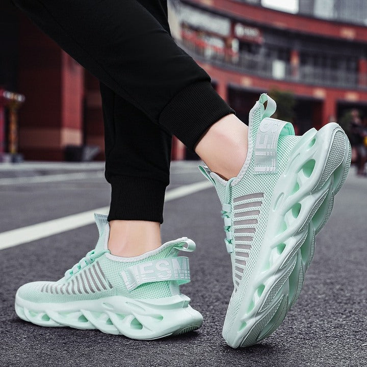 2025 High Quality Men's Flying Woven Sports Shoes Trendy Blade Running Shoes Large Size 46 Light Weight Lace-Up for Autumn